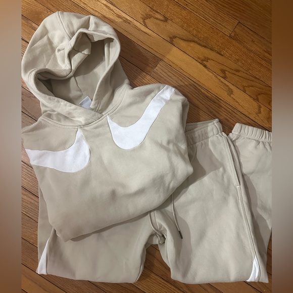 Nike Tracksuit - Picture 2 of 4